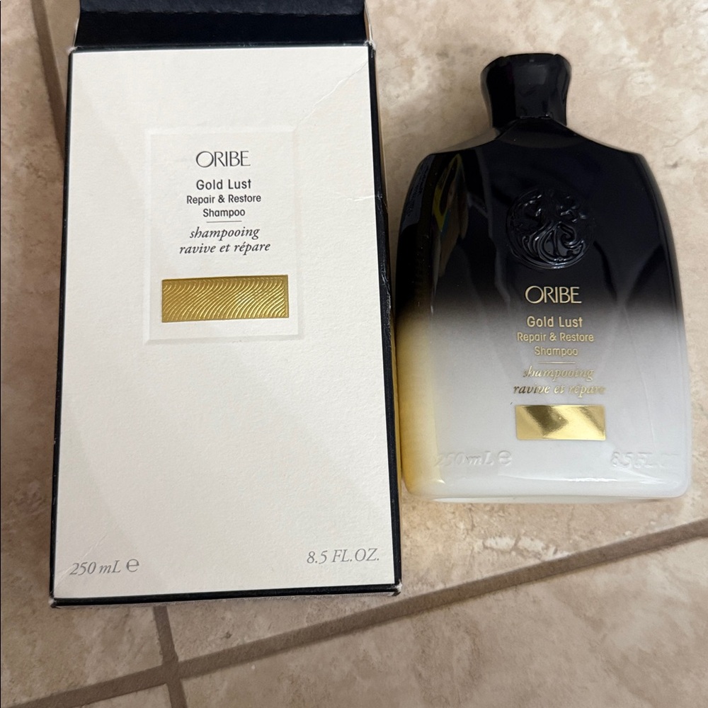 Oribe Gold Lust Shampoo with Black and Gold Accents - Picture 2 of 4